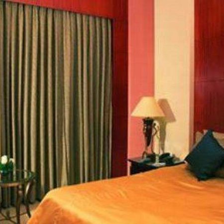 Hotel Hans International New Delhi Exteriör bild