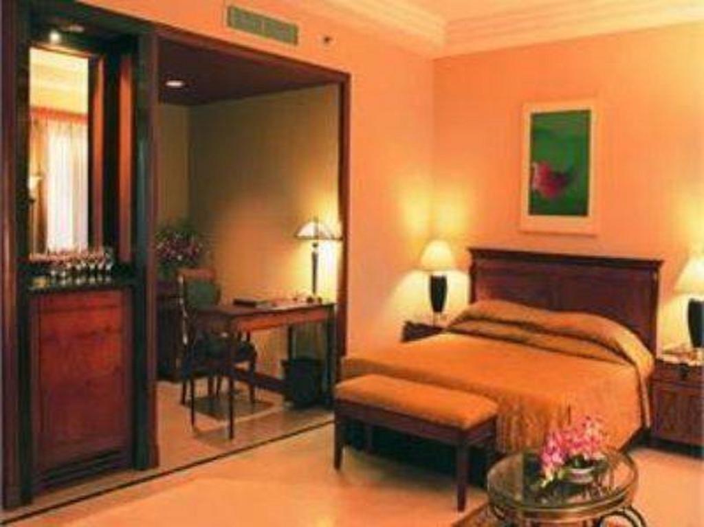 Hotel Hans International New Delhi Rum bild
